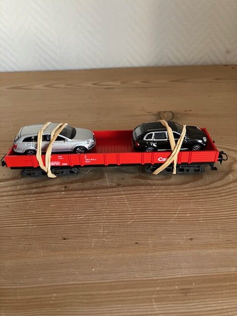 Märklin Rød Cargo Boogie Vogn med 2 Märklin Biler H0 Som Ny.