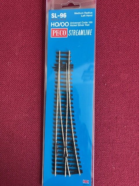 PECO SL 95 Venstre  Sporskift Medium Kurve H0  Code 100.
