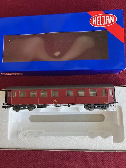 Heljan 5023 DSB CPL 3256. Personvogn Den ene Kopling anderledes. H0