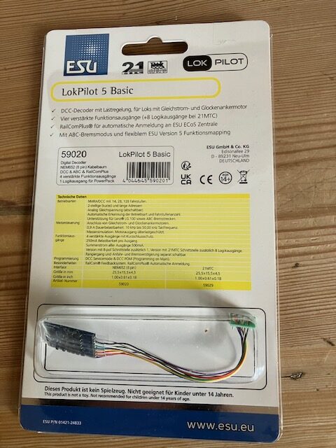 Esu 59020 Lok pilot 5 Basic dcc 8 pin nem stik.  H0