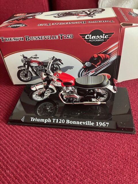 Atlas Triumph Bonneville T 120 1967 Motorcykel Som Ny.1:24
