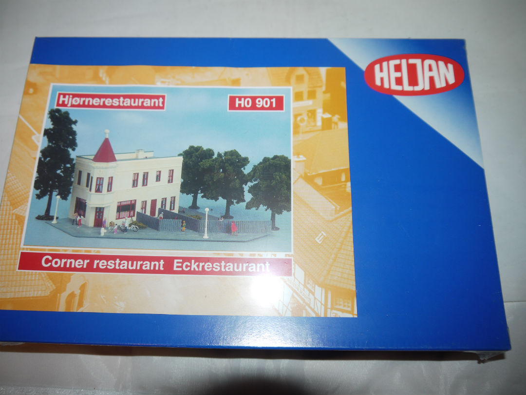 Heljan 901 Hjørne Restaurant  16x14x9  cm Byggesæt nyt i Pakning. H0