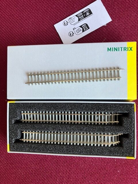 TRIX 14500 Spor N skinne med betonsvelle 112,6 mm Ny Pris pr stk.