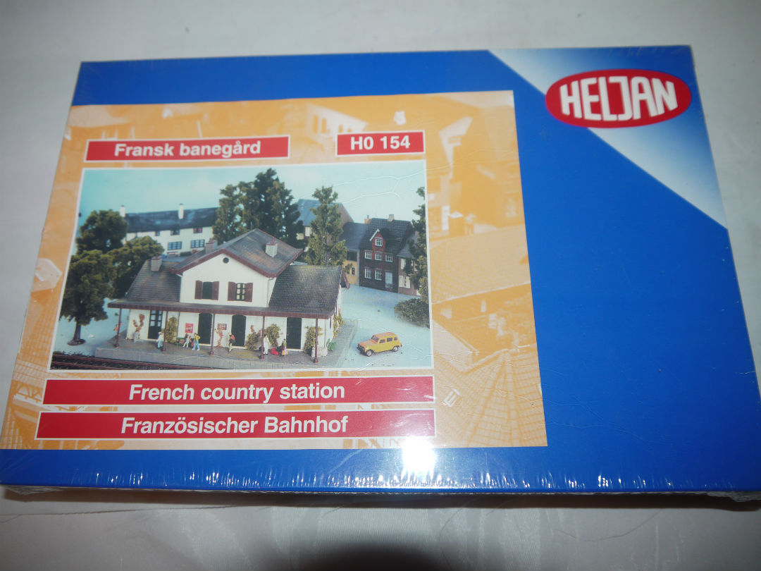 Heljan 154 Fransk land station  Byggesæt Nyt i pakning 24x15.5x12 cm H0 FØR 250 Kr.