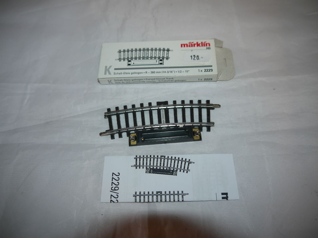 Märklin 2229 K skinne 1/2 buet 15 grader  R 360 grader skinne med kontaktspor ny H0 AC.