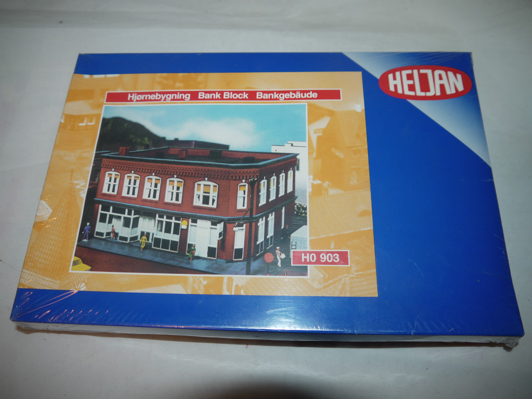 Heljan 903 Bank Hjørne ejendom Byggesæt. Nyt i pakning. 21x16x11 cm H0. Vejl 275 kr