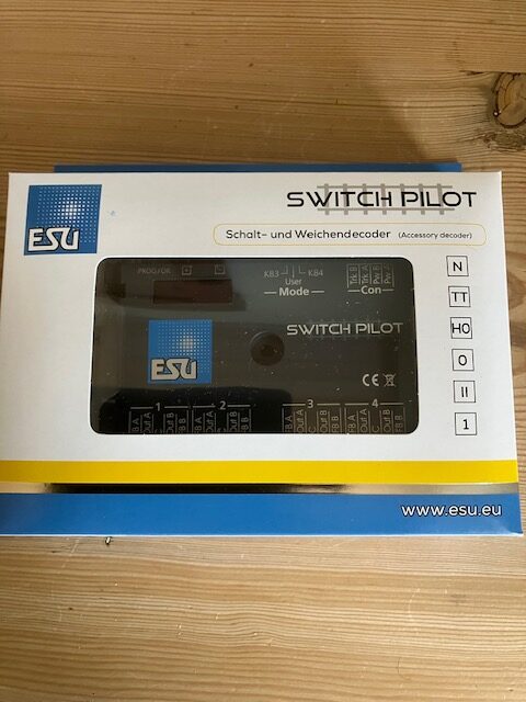 ESU 51830 Switch pilot Til 4 Magnetartikler pærer mm afkobling 8 stk