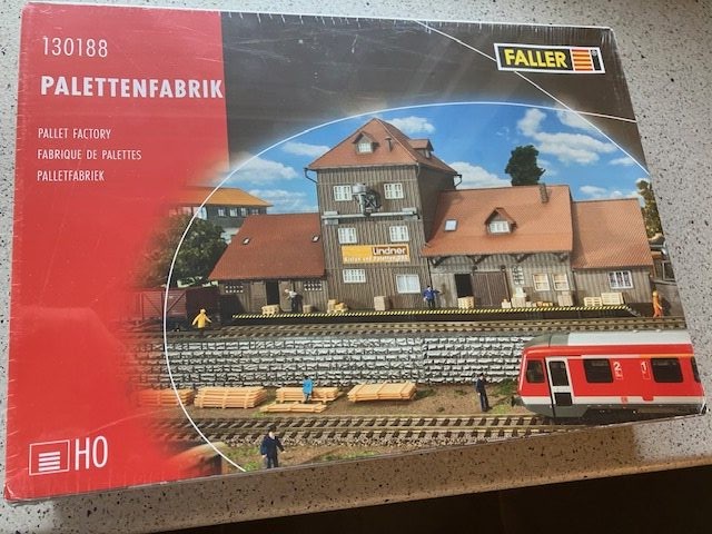 Faller 130188 Pallefabrik Nyt Byggesæt H0 404x140x185 mm Vejl 700 Kr.