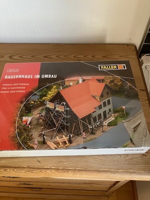 Faller 130533  Hus under ombygning, Nyt Byggesæt H0 vejl 480 kr.