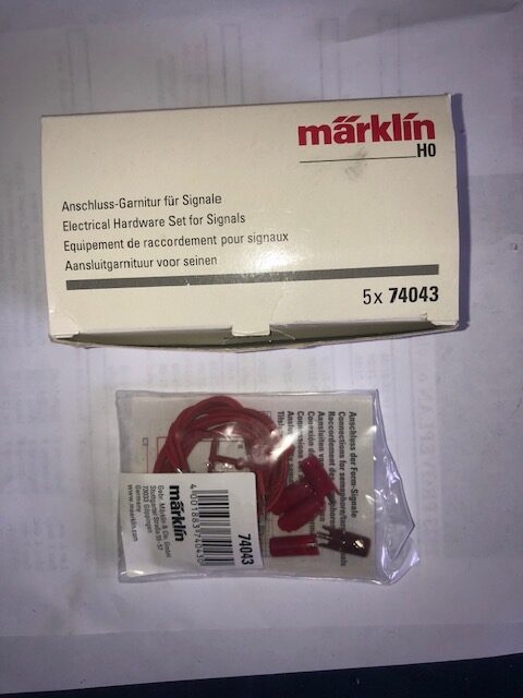 Märklin 74043 Ledningssæt Til Til ældre Signaler Med C skinne. H0  Vejl Pris 59 Kr.