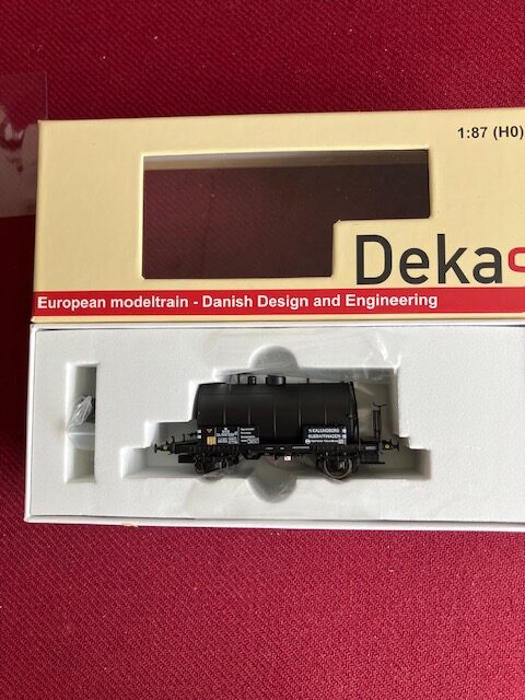 DEKAS 871028 DSB ZE 502 553 Kalundborg Oliraffinaderi ca 1963-66. H0 DC