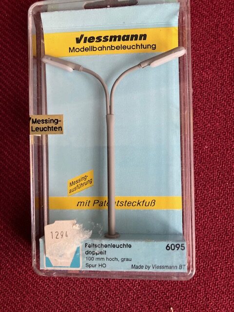 Viessmann 6095 Lygtepæl med dobbelt lampe H0 Let Brugt Som ny. Vejl 129 Kr.