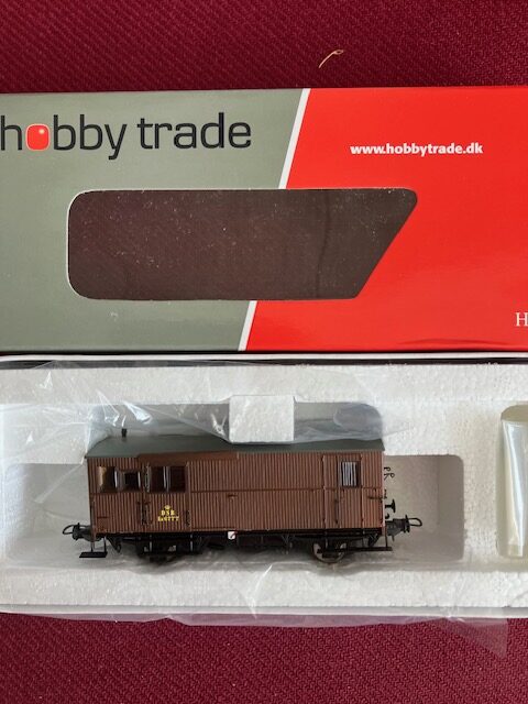 Hobby Trade 51052 DSB EH 6777 TEAK Postvogn .H0 Som Ny fra Samling .