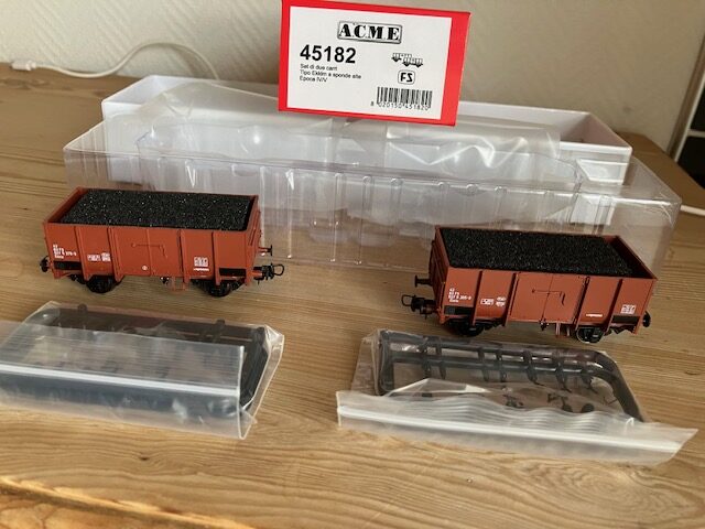 ACME. 45182 2 Nye Godsvogne FS DC Hjul. H0