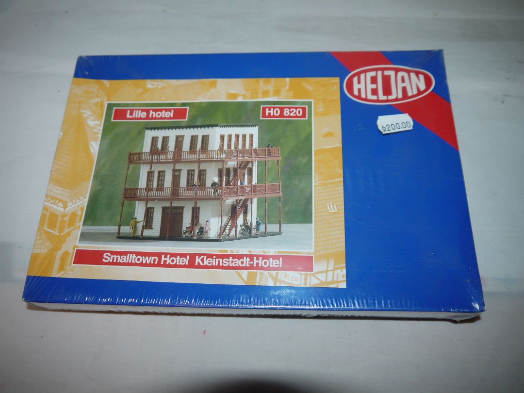 Heljan 820 Byggesæt Lille Hotel 13x13x14 cm Nyt i pakning H0. Vejl 240 kr
