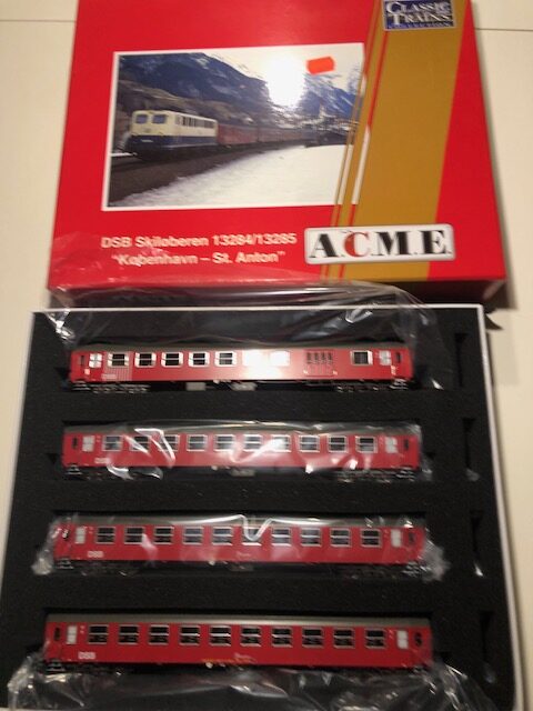 ACME 55283 4 DSB Vogne Skiløberen København -ST. Anton.H0