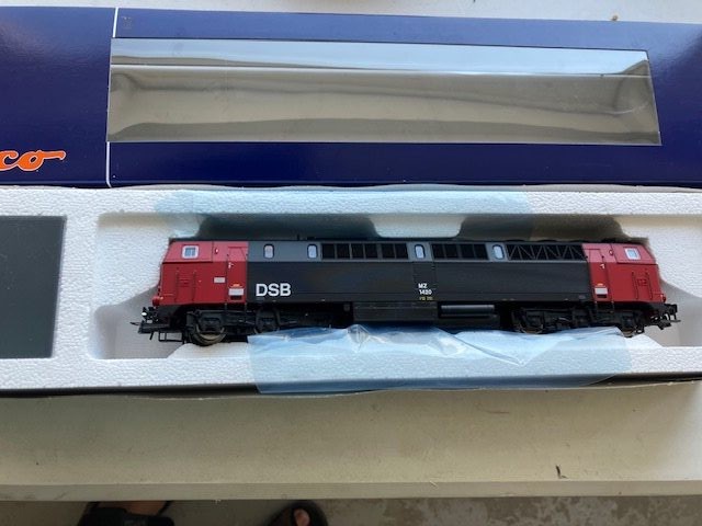 ROCO 68714 DSB MZ  1420 Rød Sort DSB Digital Ho AC. Som ny fra Samling.