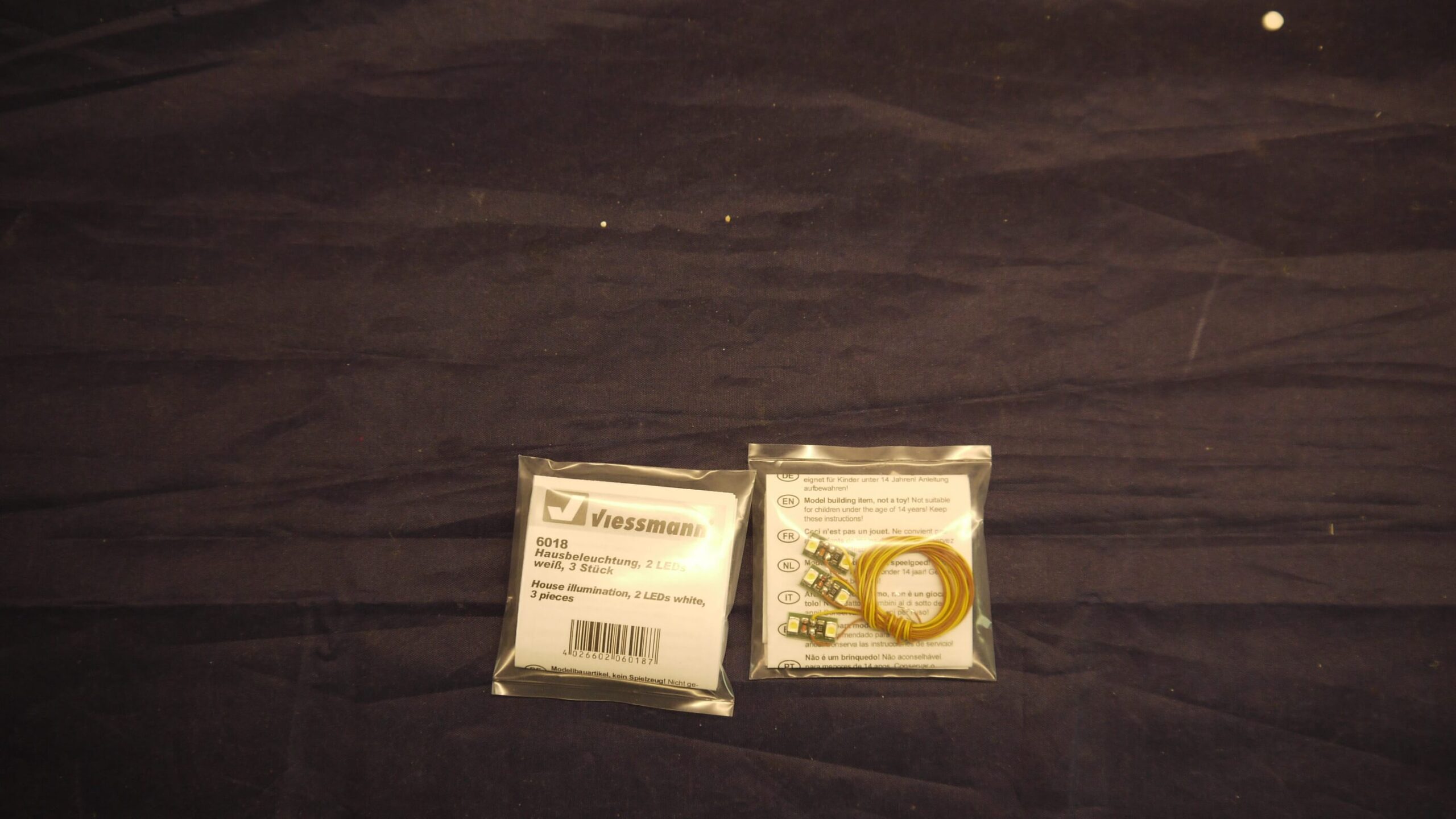 Viessman 6018 Husbelysning10-16 v 3 stk med 2 x hvid  led  .Ny i plb pose,   Har flere.