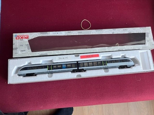 PIKO 52214 Desiro AC Svendborgbanen DSB med indv Lys Digital Adr 49. H0 Let Brugt.