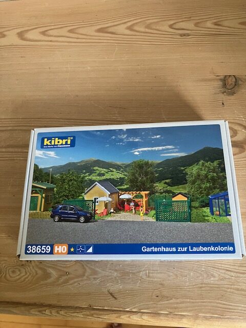 KIBRI 38659 Havehus Med Veranda og hegn. H0 Nyt Byggesæt