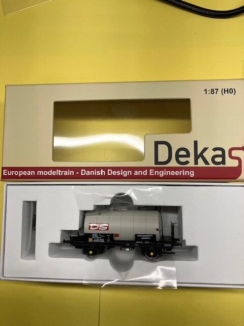 DEKAS  871037 23 RIV 86 DSB 724 1 525-0 DS Ca 1980-87. Ny Vejl 379 Kr.