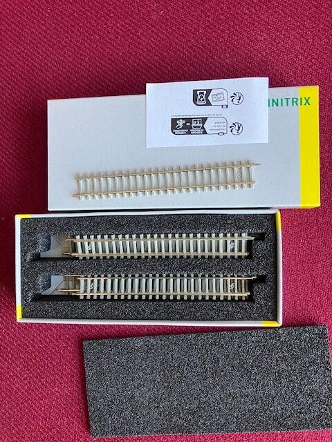 TRIX 14504 Spor N skinne med betonsvelle 104,2 mm Ny Pris pr stk.