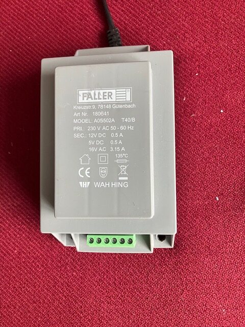 Faller 180641 Trafo Brugt 5V DC 12 V DC og 16 V AC 0,5 A 0,5 A 3,15 A.  NYPRIS 889 Kr