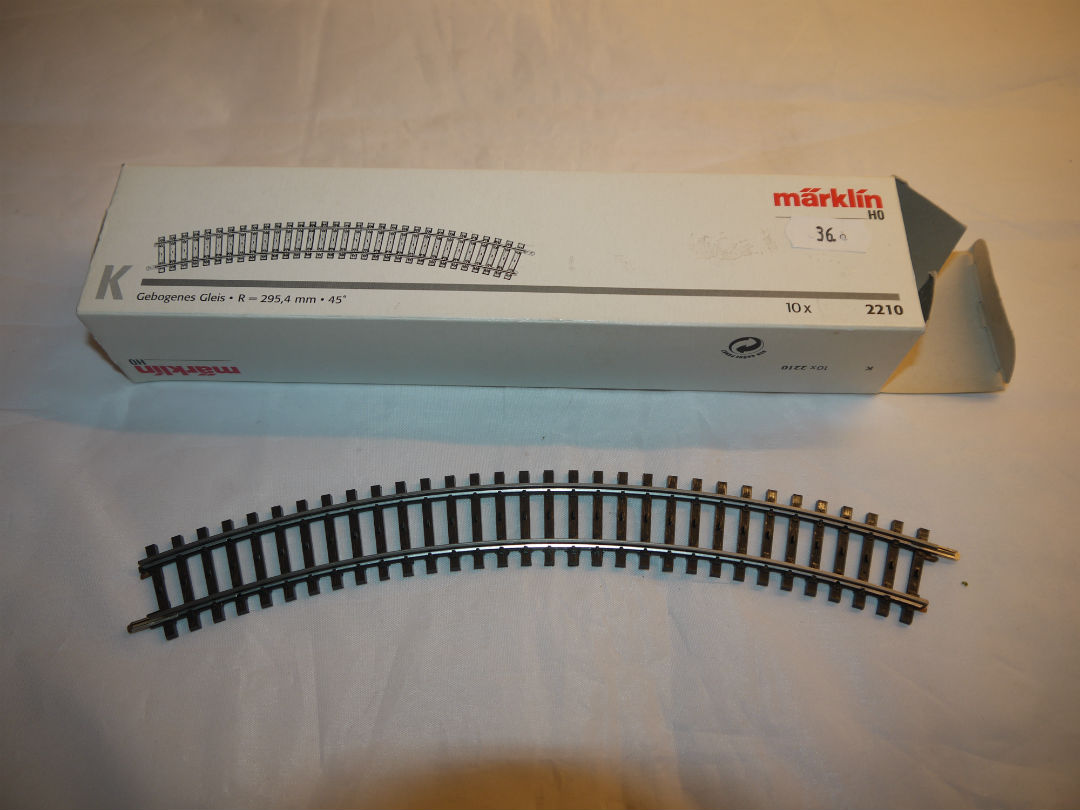 Märklin 2210 Bue 1 Skinne.( 8 til en cirkel.) Ny i æske Pris pr stk  H0 AC