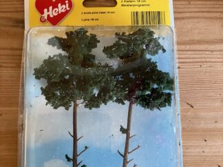 HEKI 1150 2 Store Fyrretræer  16 cm, H0 TT. NYT