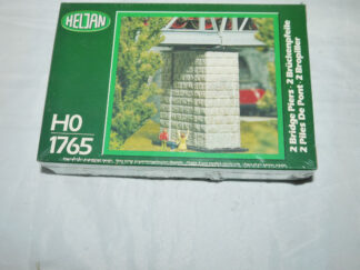 Heljan 1765 2 Bropiller 8x3x8 cm Nyt i Byggesæt.