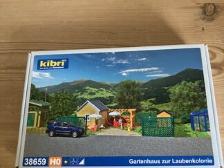 KIBRI 38659 Havehus Med Veranda og hegn. H0 Nyt Byggesæt