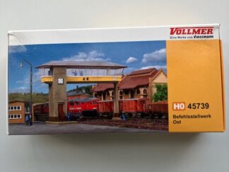 Vollmer 45739 H0 Komandopost til Banen. Nyt Byggesætn19,5x8 cm.