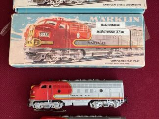 UDSOLGT Marklin 3060 4060 Sante FE med Bivogn. H0 Digital adresse 37 .